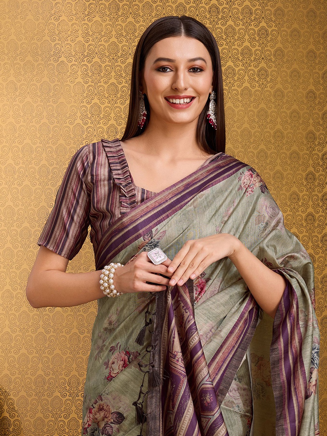 

DIVASTRI Floral Silk Blend Banarasi Saree, Green