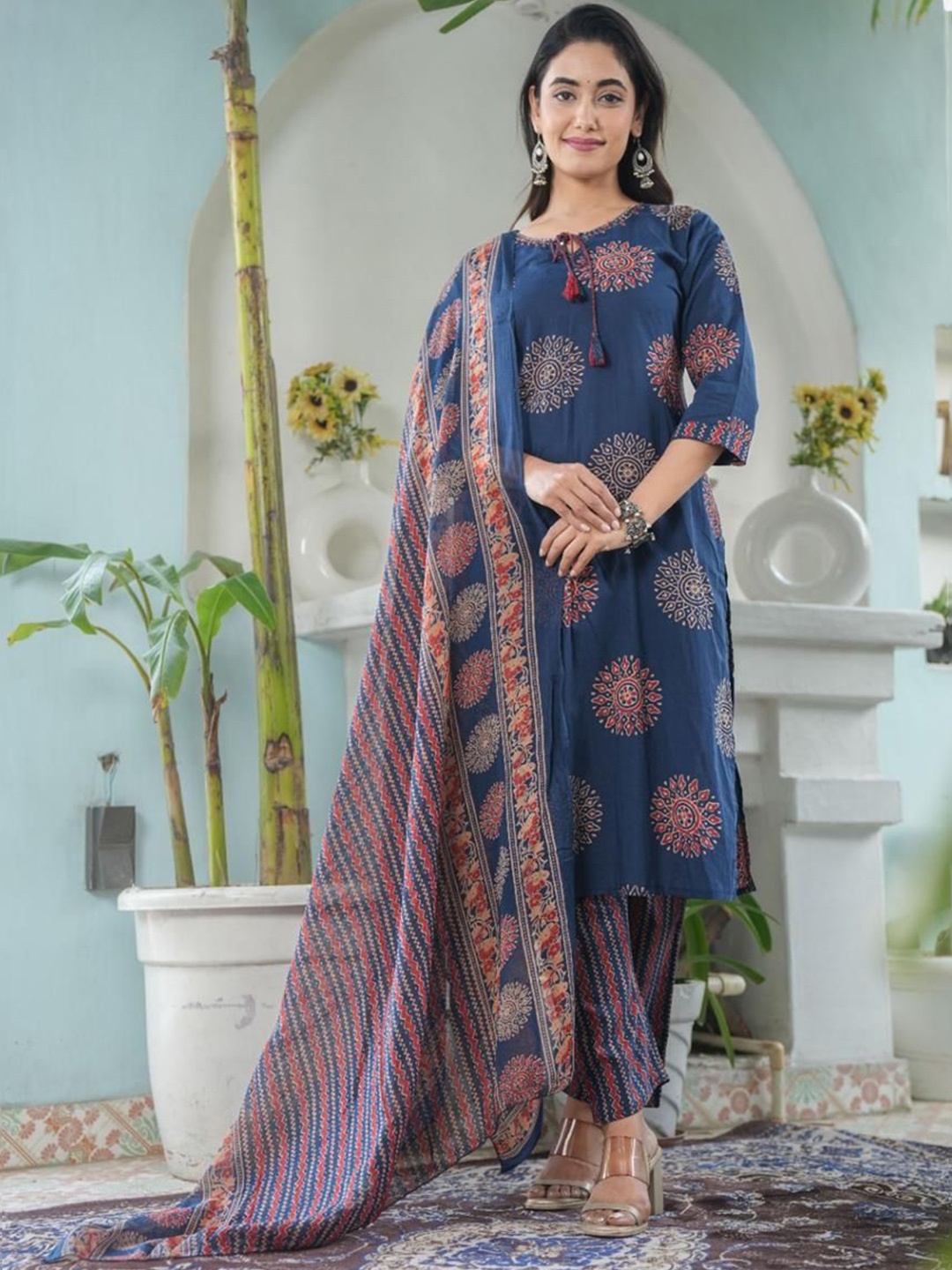 

QBO FASHION Women Floral Printed Regular Pure Cotton Kurta with Trousers & With Dupatta, Blue