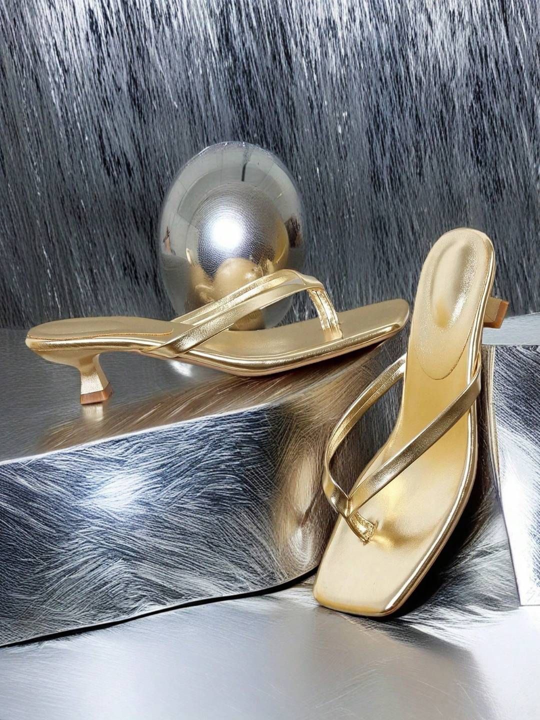 

GLO GLAMP Kitten Sandals, Gold