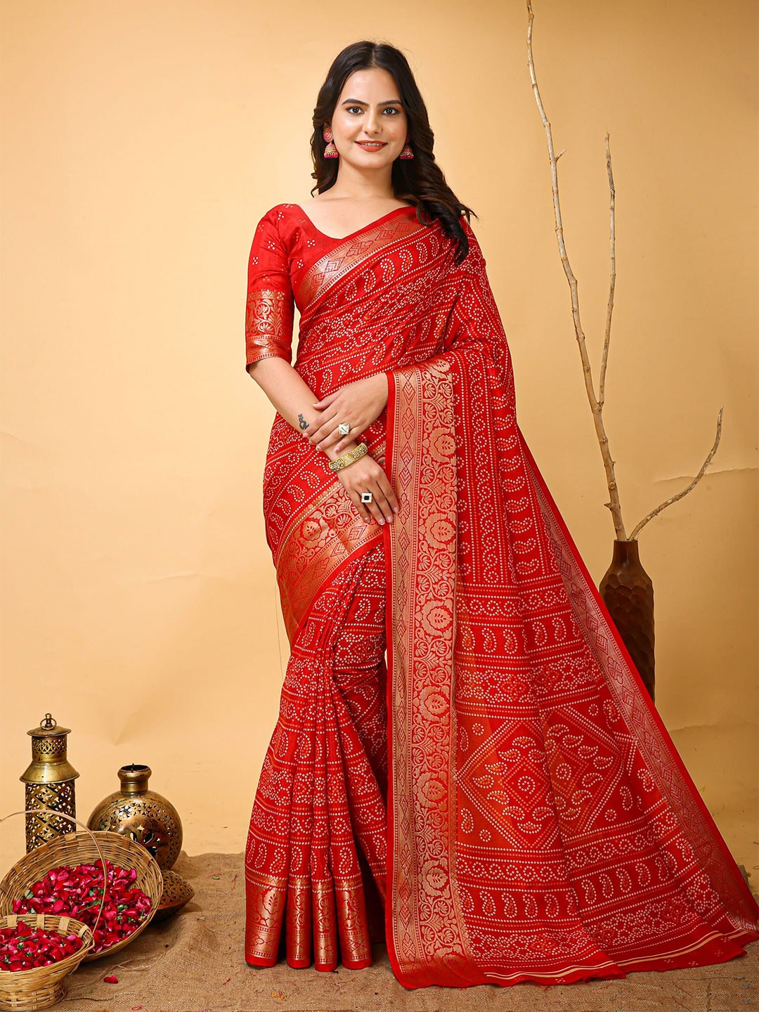 

Mitera Ethnic Motifs Zari Art Silk Banarasi Saree, Red
