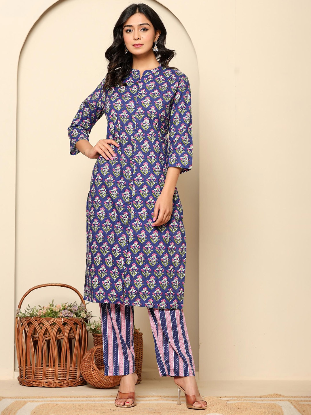 

Ragavi Women Floral Printed Regular Pure Cotton Kurta with Trousers, Purple