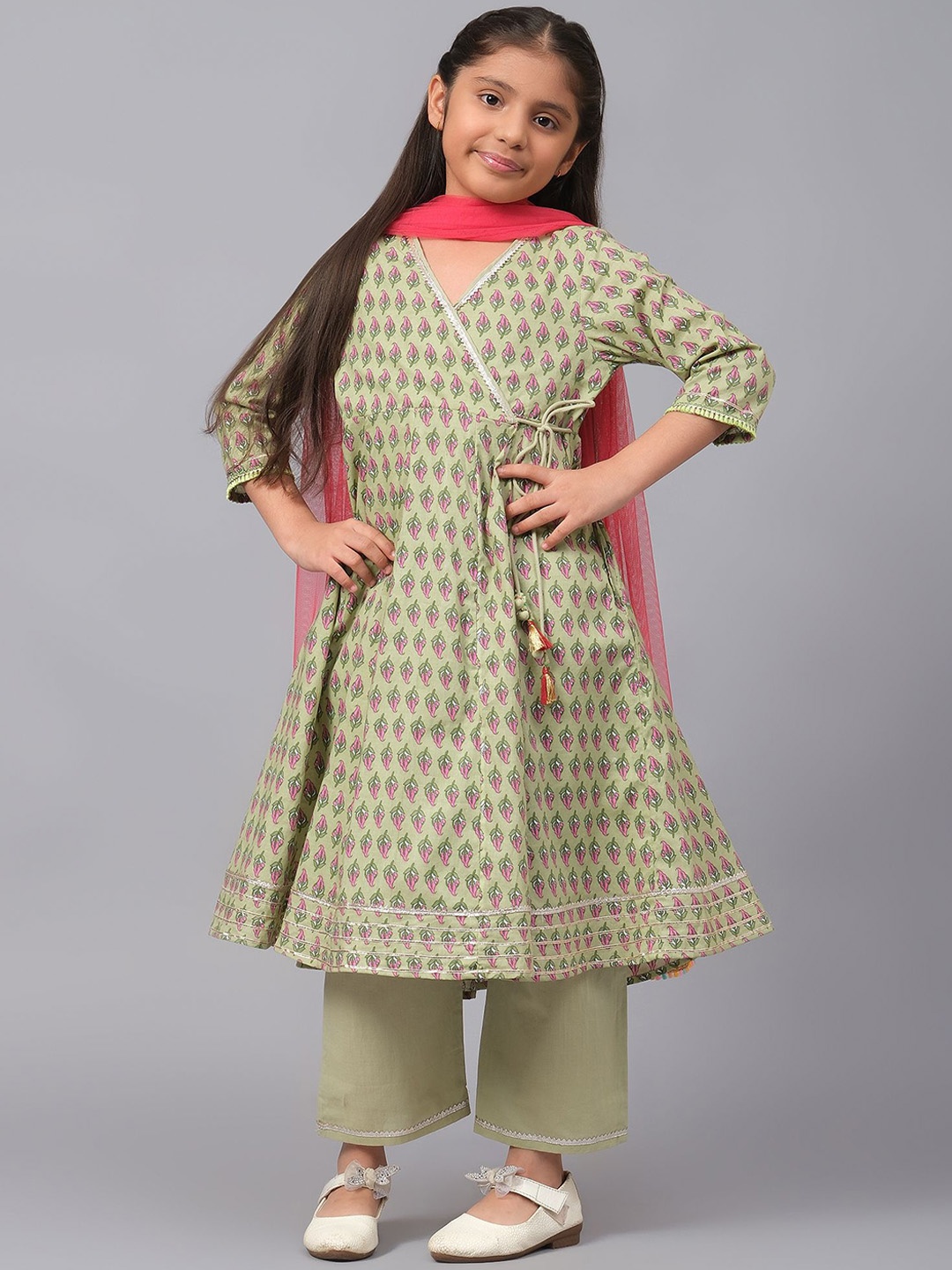 

BAESD Girls Floral Regular Pure Cotton Kurta with Trousers & With Dupatta, Green