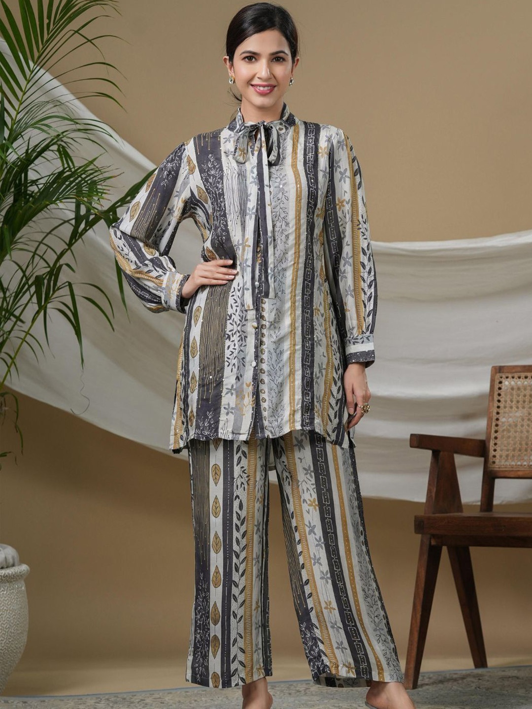 

Kaftanize Hanita Tie Collar Printed Top With Trousers Co-Ords, Grey