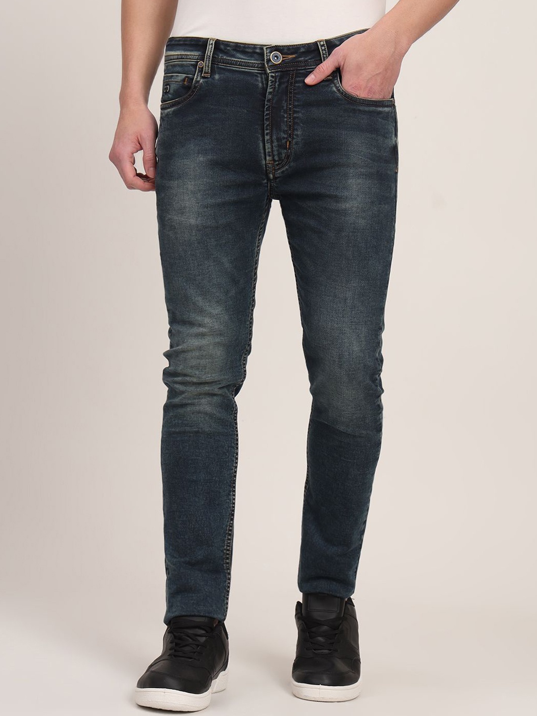 

JADE BLUE Men Slim Fit Light Fade Stretchable Jeans