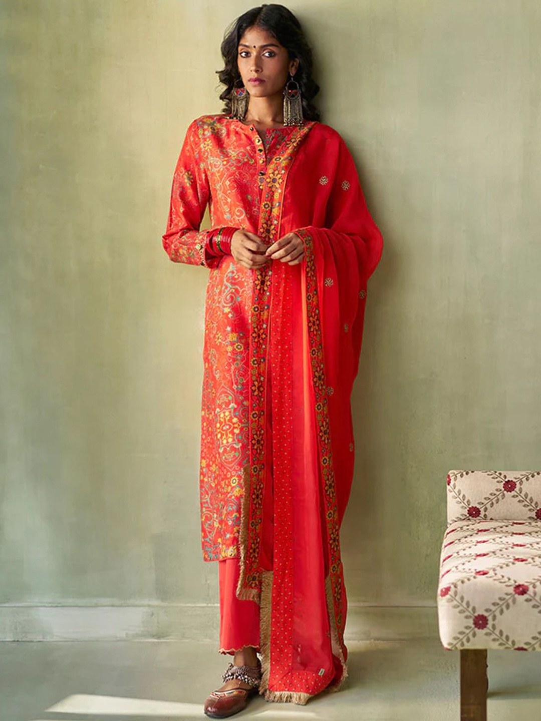 

SAUNDH Floral Printed Mandarin Collar Raw Silk Kurta with Palazzos & nDupatta, Red