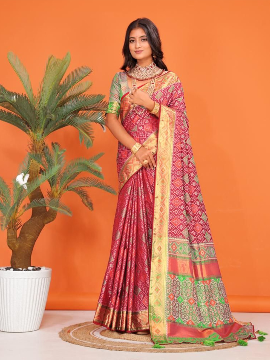 

jayant creation Bandhani Zari Pure Silk Designer Patola Saree, Red