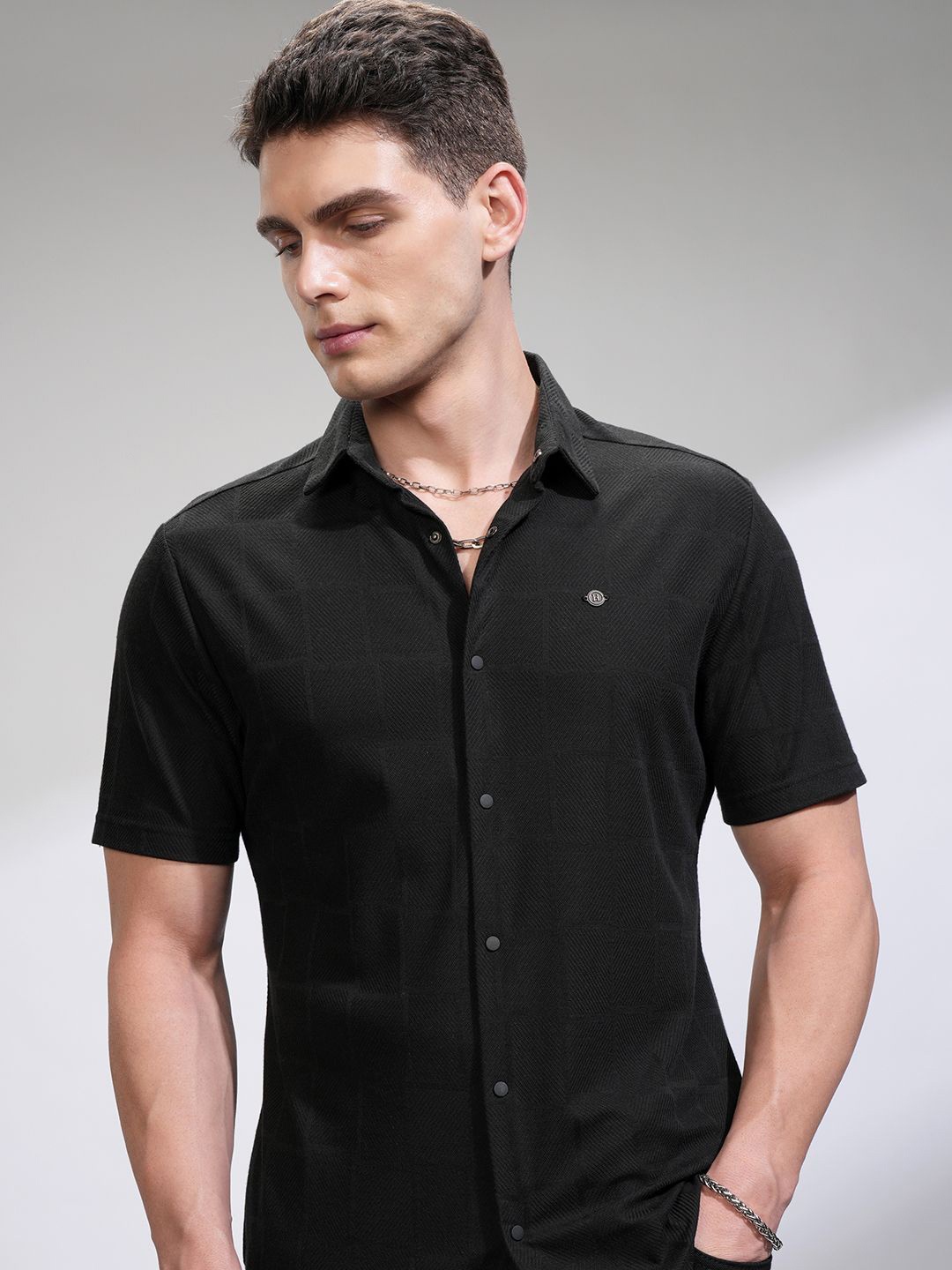 

HIGHLANDER Men Comfort Slim Fit Opaque Casual Shirt, Black