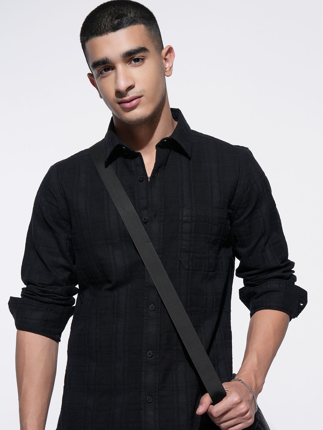 

HIGHLANDER Men Comfort Slim Fit Opaque Casual Shirt, Black