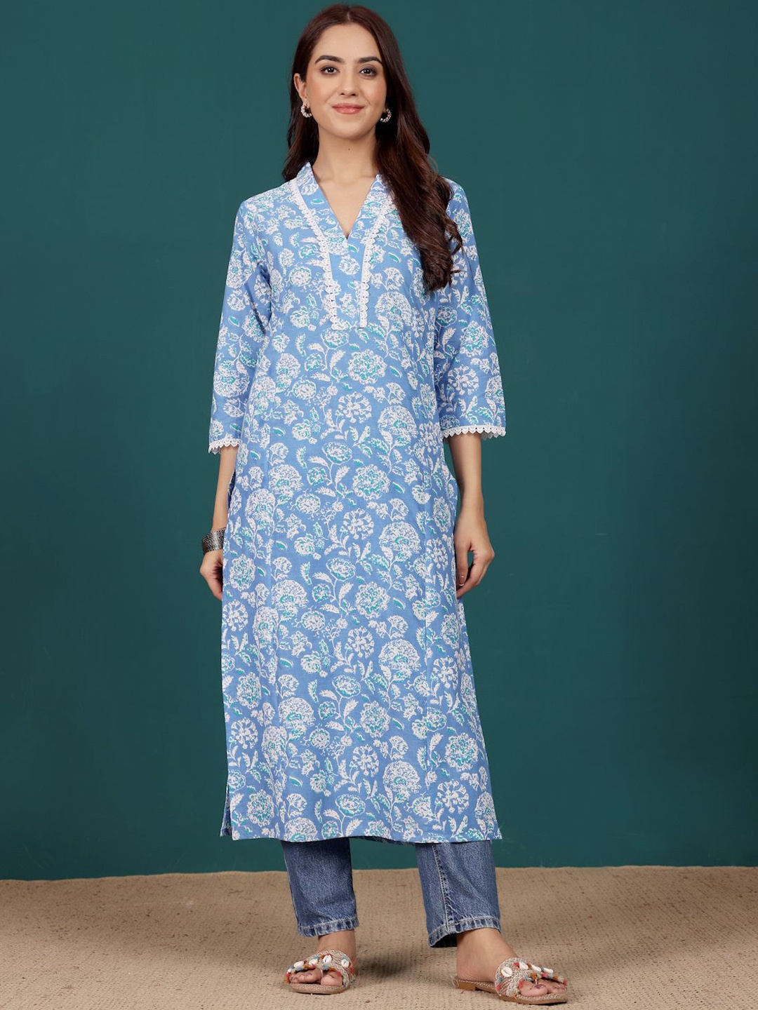 

Varanga Women Floral Printed Floral Kurta, Blue