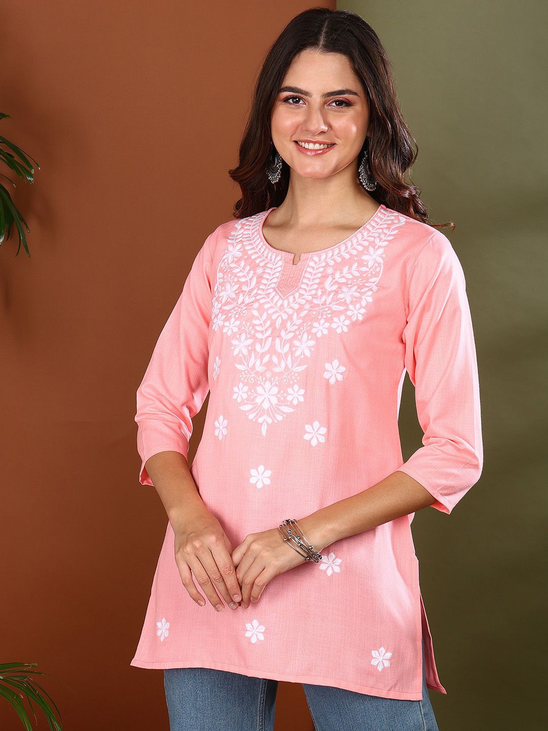 

TOP N THREAD Ethnic Motifs Embroidered Chikankari Chikankari Kurti, Pink