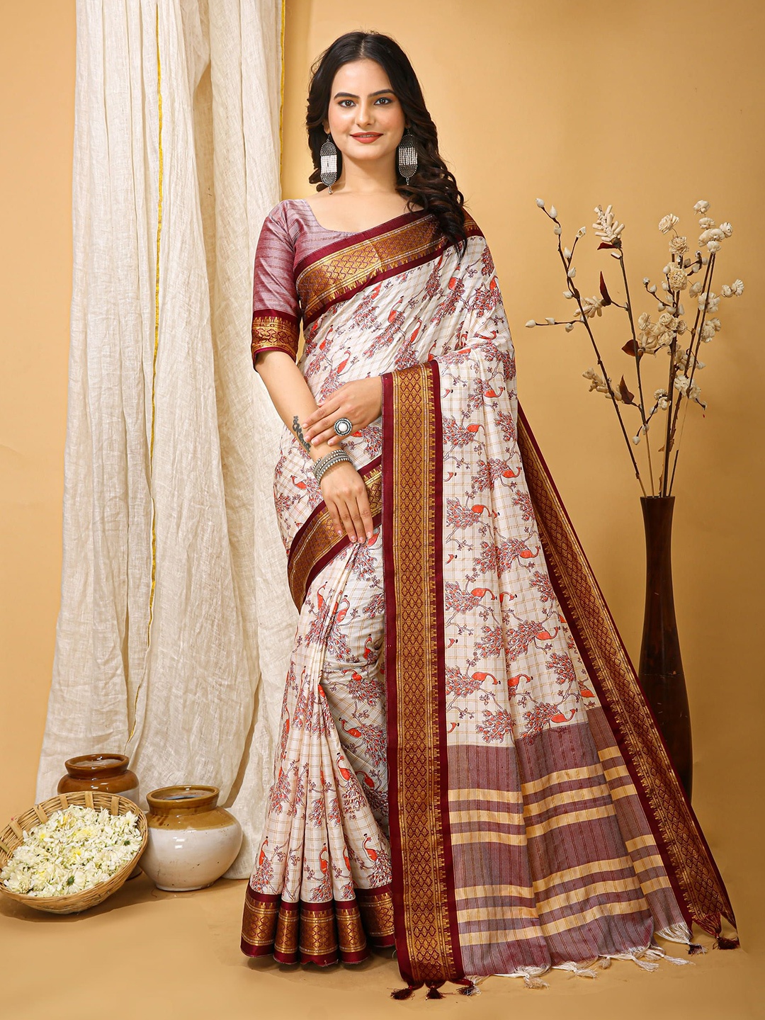 

Mitera Floral Zari Art Silk Banarasi Saree, Maroon