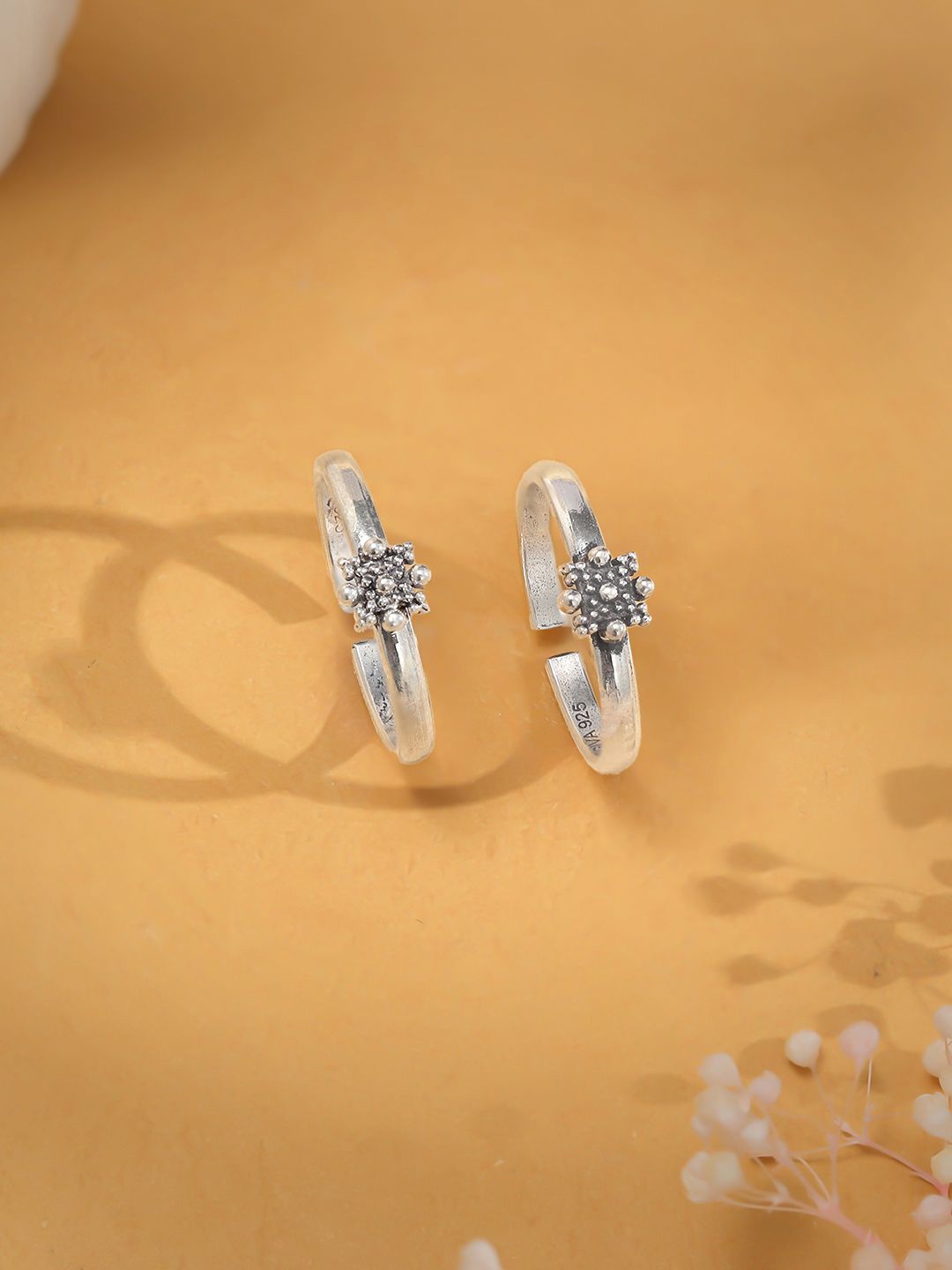 

GIVA Silver-Plated Oxidised Toe Rings