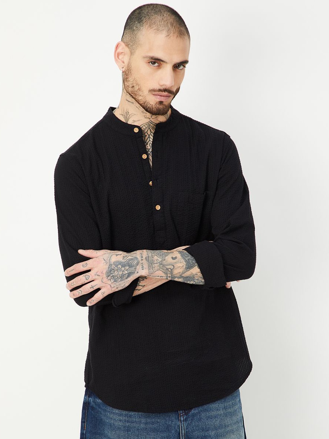 

max Men Flared Sleeves Thread Work Kurta, Black