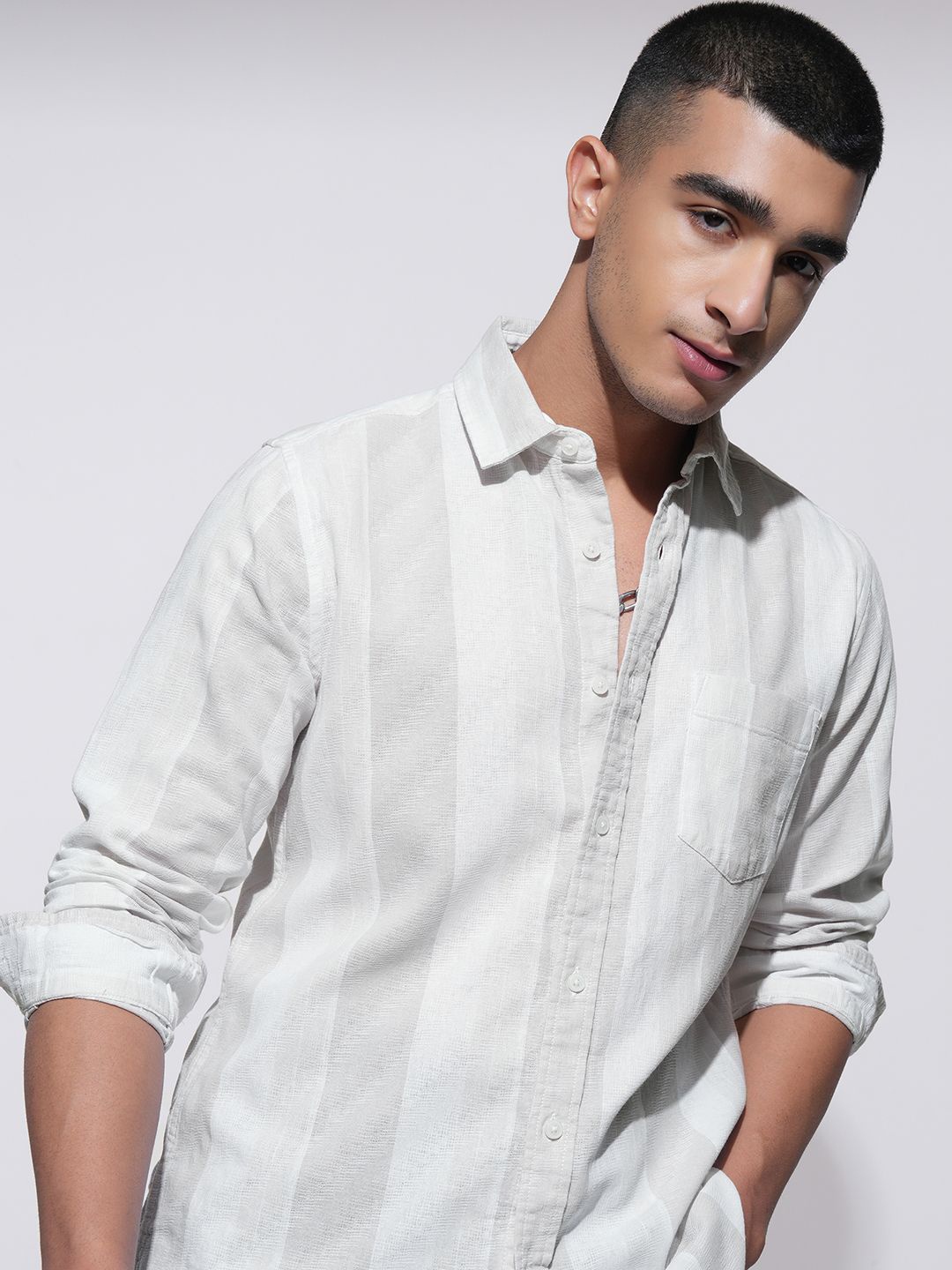 

HIGHLANDER Men Comfort Slim Fit Opaque Striped Casual Shirt, White