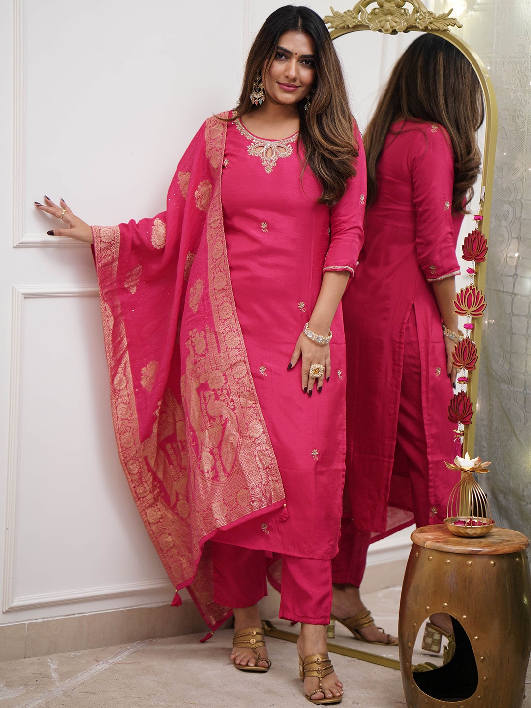 

Divyadham Textiles Women Paisley Embroidered Regular Thread Work Chanderi Silk Kurta with Pyjamas & With, Coral