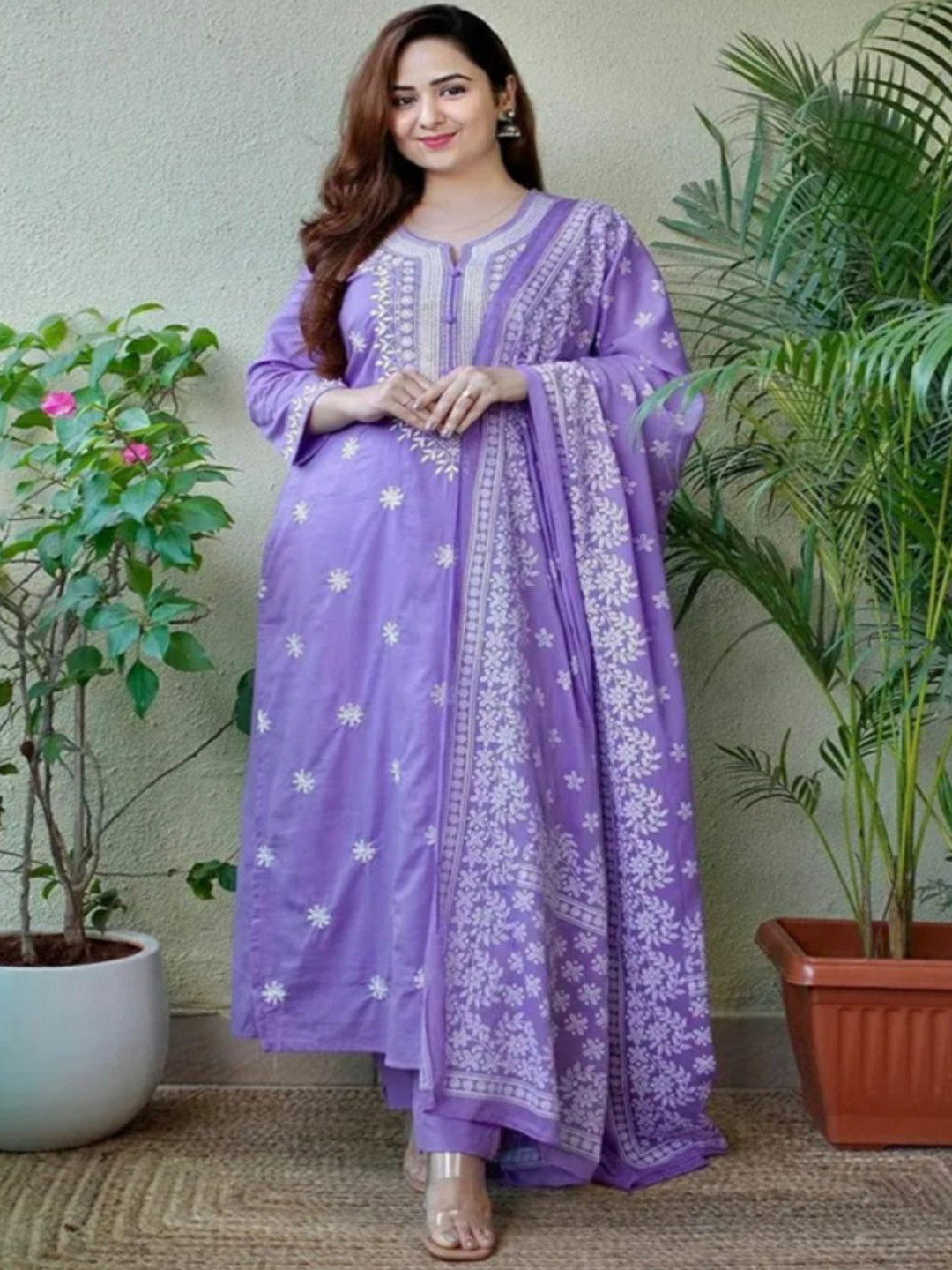 

DIVASTRI Women Floral Embroidered Regular Thread Work Pure Cotton Kurta with Trousers & With Dupatta, Purple
