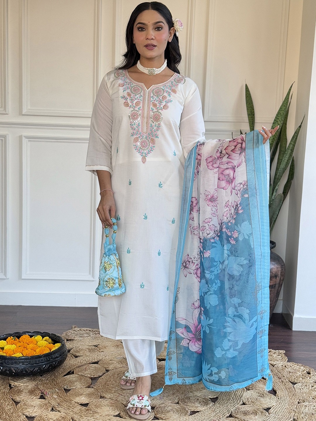 

Divyadham Textiles Women Ethnic Motifs Embroidered Regular Thread Work Chanderi Silk Kurta with Pyjamas &, Off white