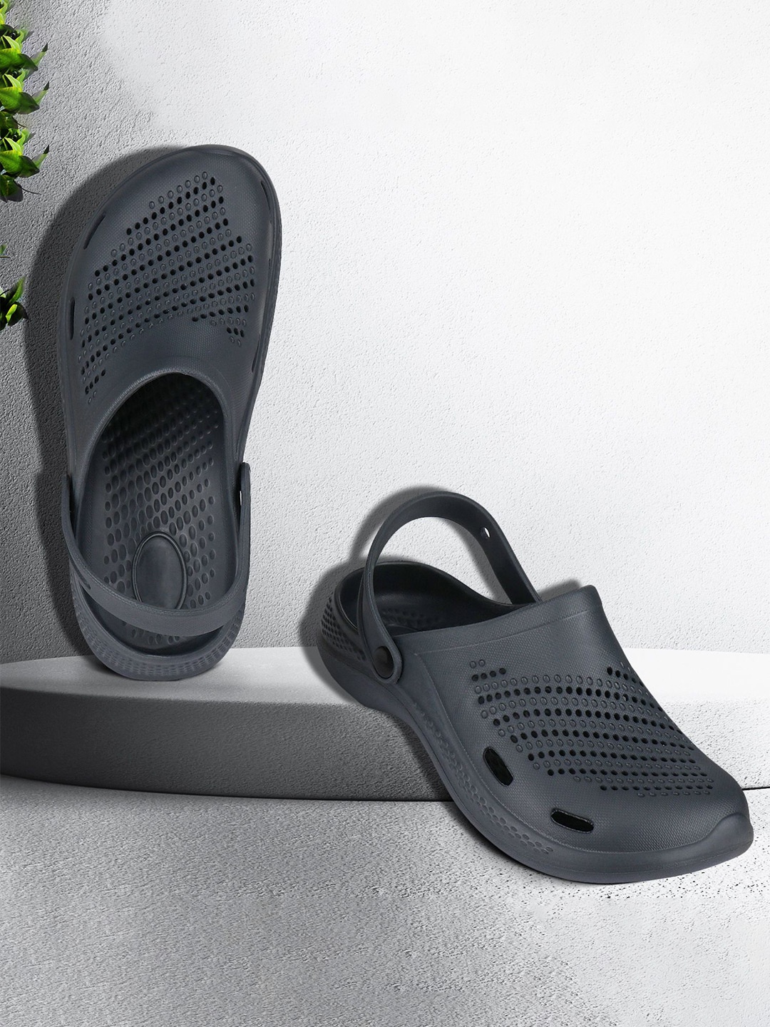 

PENNEN Men Thong Flip-Flops, Black