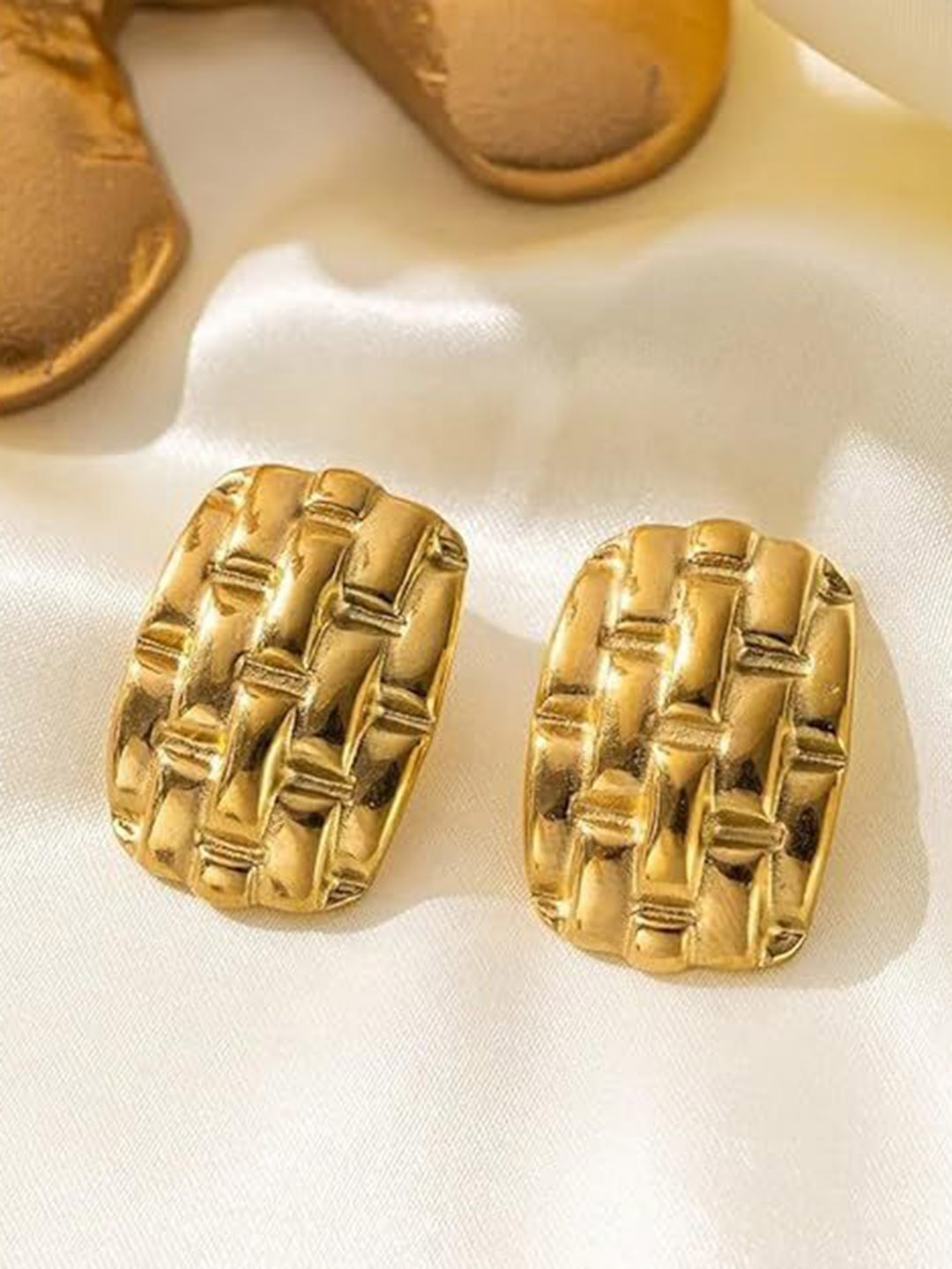 

DressBerry Geometric Studs Earrings, Gold