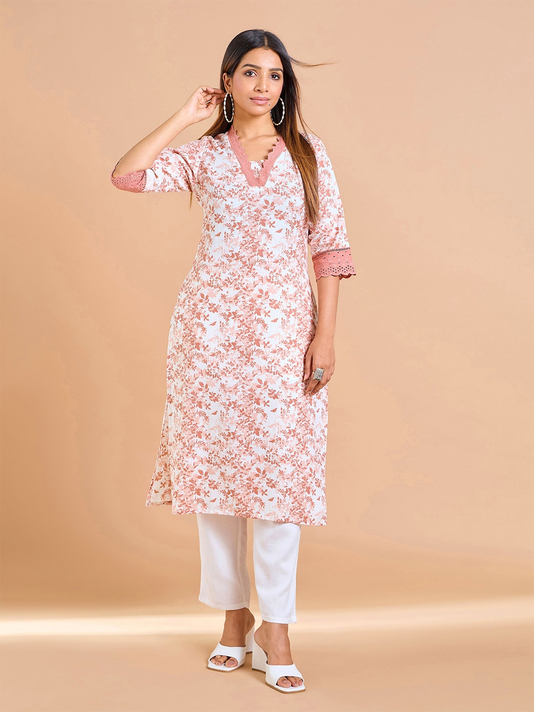 

Vismay Women Floral Printed Kurta, Peach