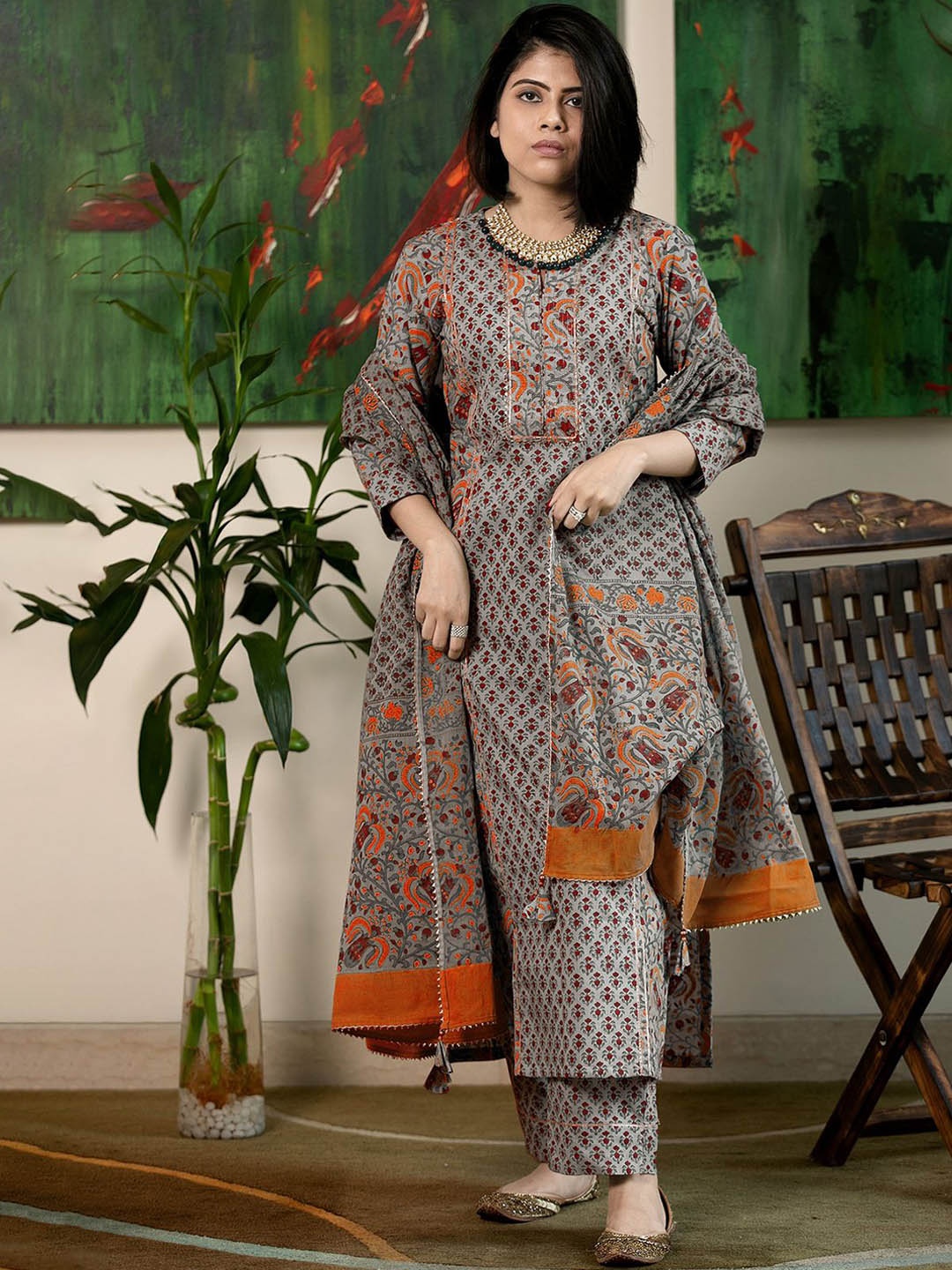 

DIVASTRI Women Floral Printed Regular Kurta with Trousers & With Dupatta, Grey