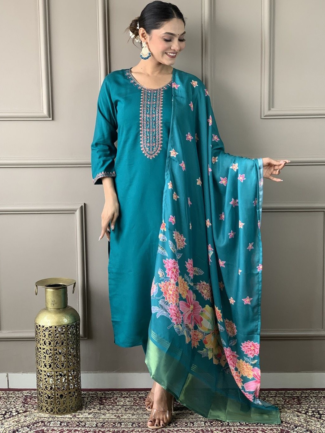 

ASCIIBLUES Women Floral Embroidered Regular Kurta with Trousers & With Dupatta, Teal