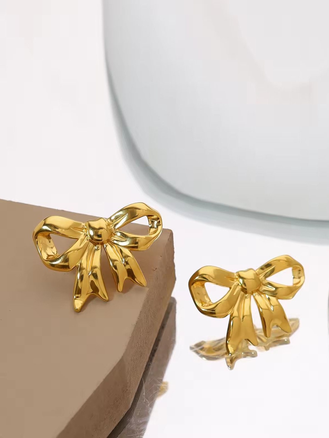 

DressBerry Gold-Plated Contemporary Studs