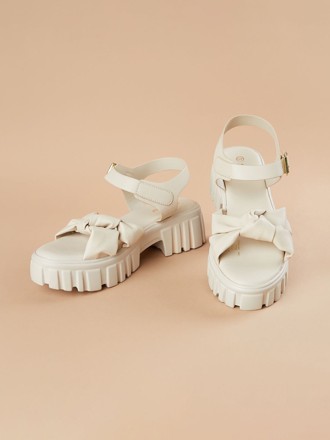 

Ginger by Lifestyle Women Round Toe Heels, Off white
