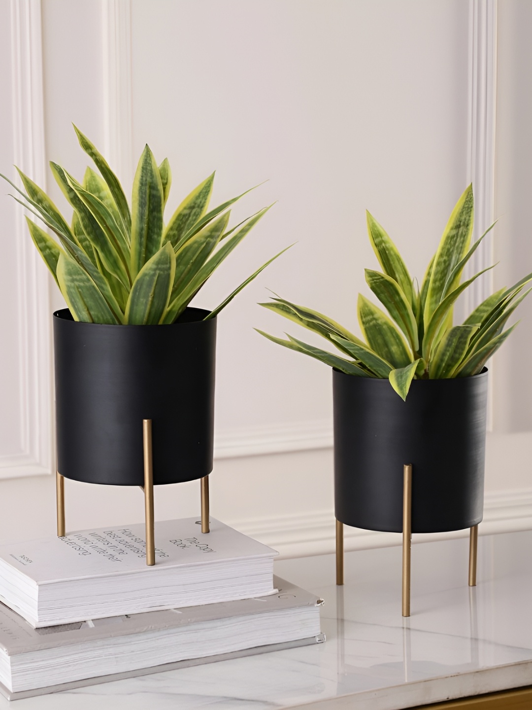 

Sammsara Amara 2-Pcs Black Round Planters With Stand