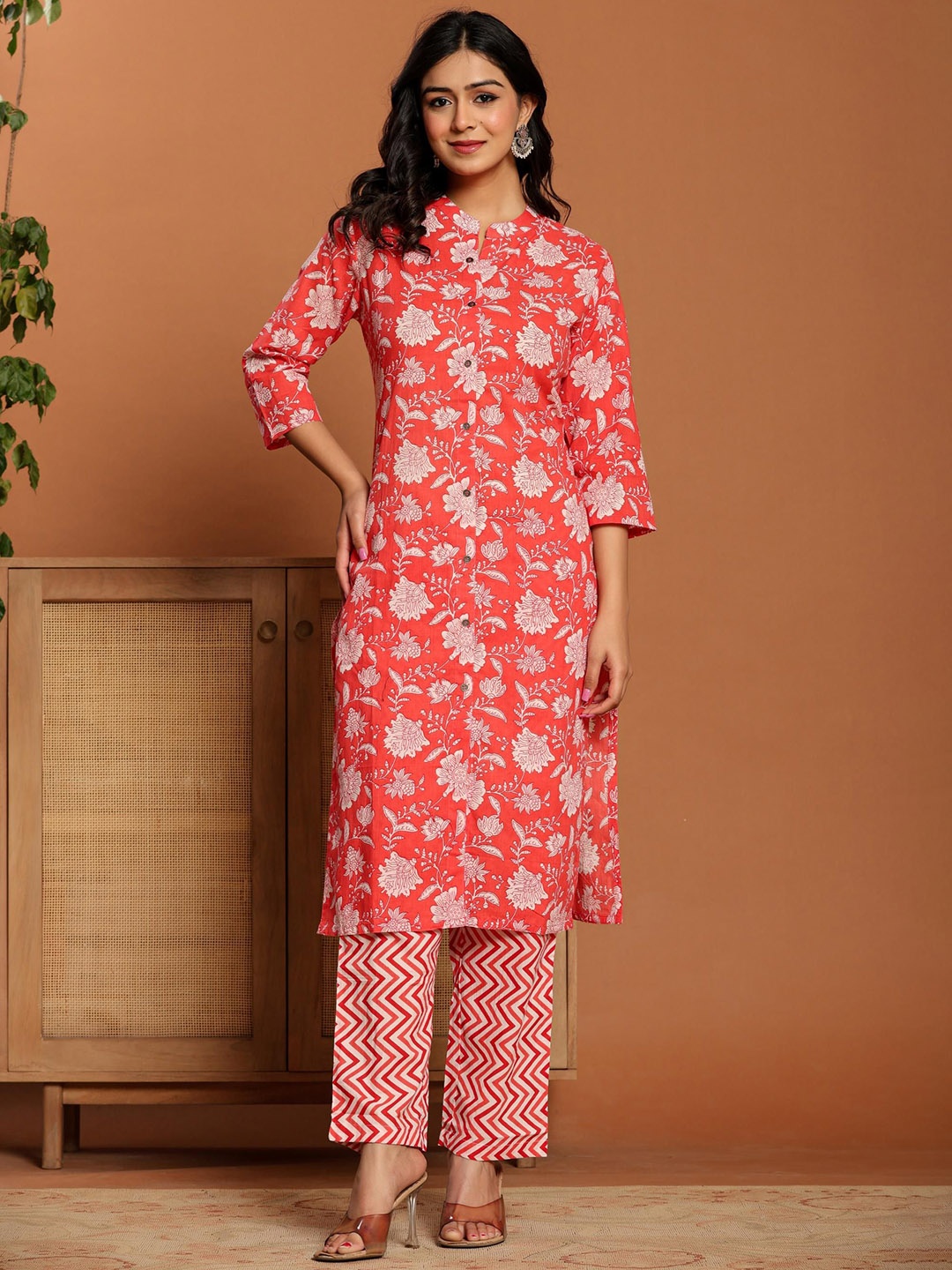 

Rouhab Women Floral Printed Regular Pure Cotton Kurta with Trousers, Pink
