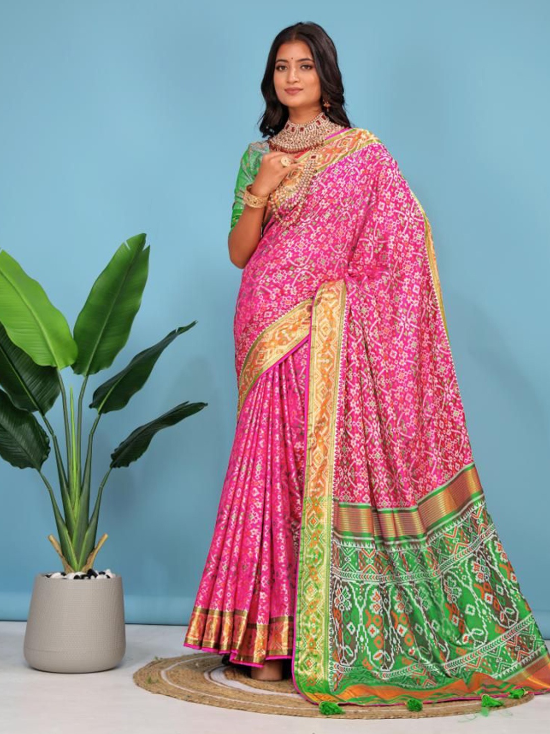 

AKSH FASHION Bandhani Zari Pure Silk Patola Saree, Pink