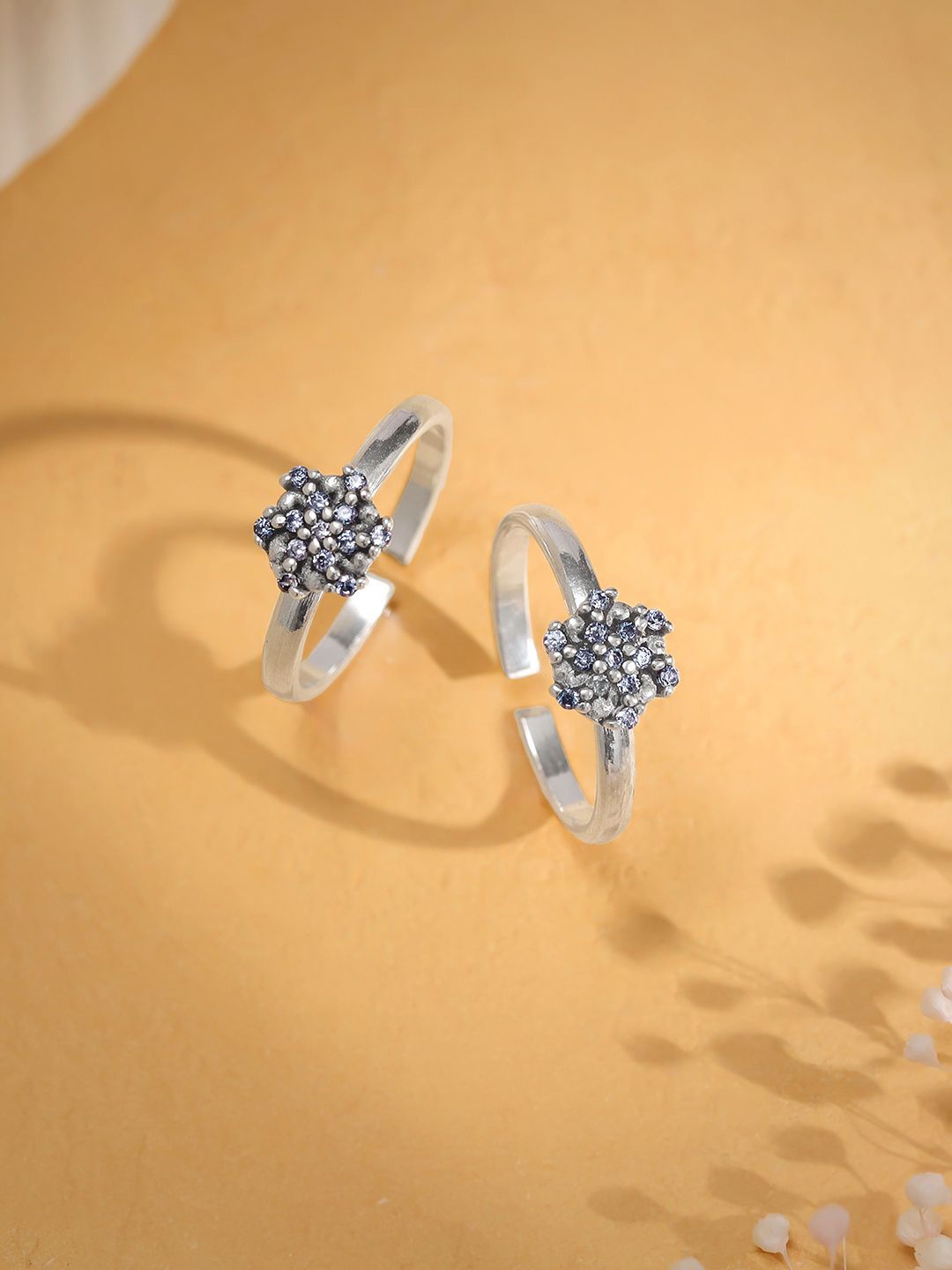 

GIVA Silver-Plated Oxidised Toe Rings