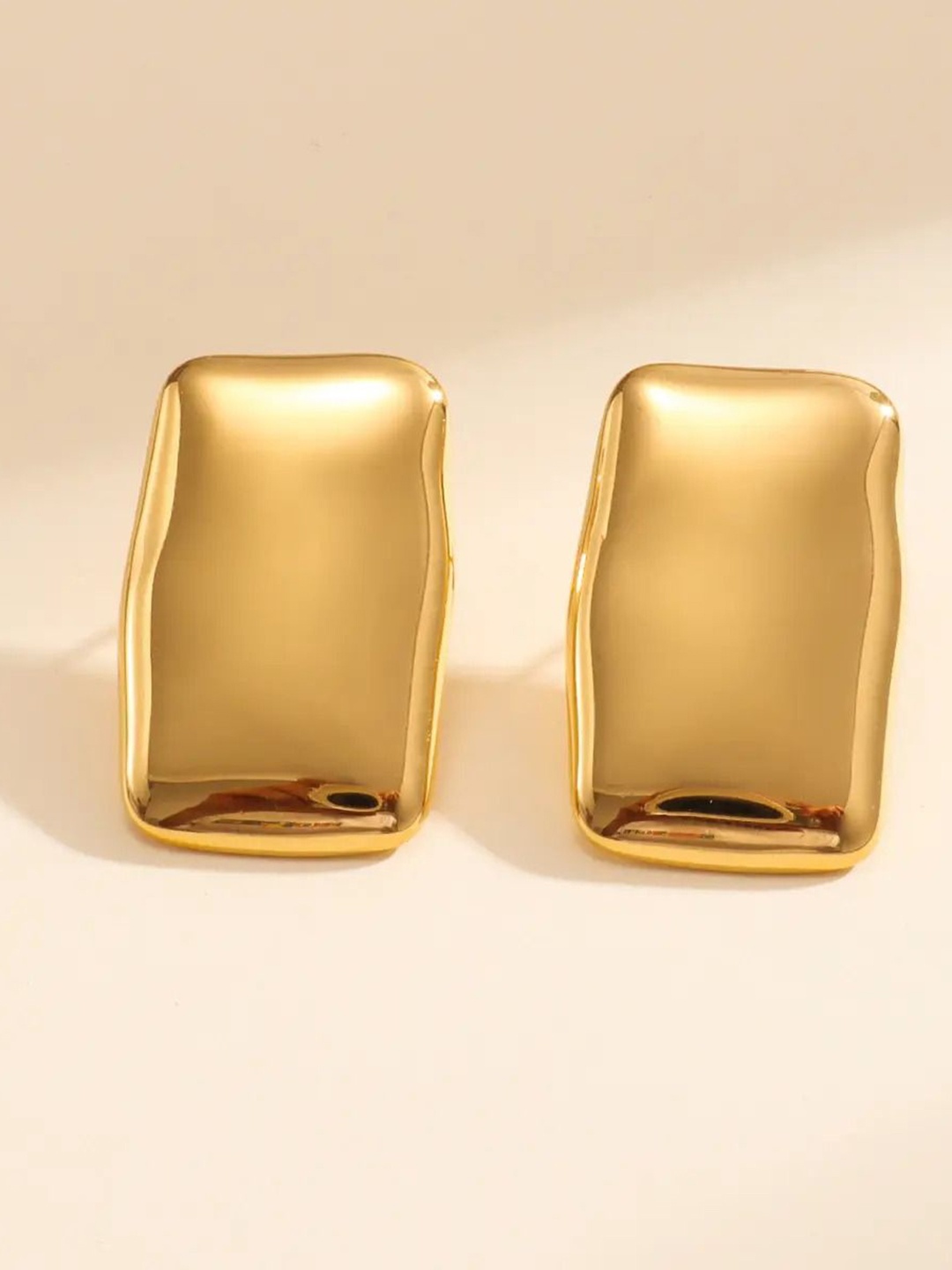 

DressBerry Square Studs Earrings, Gold