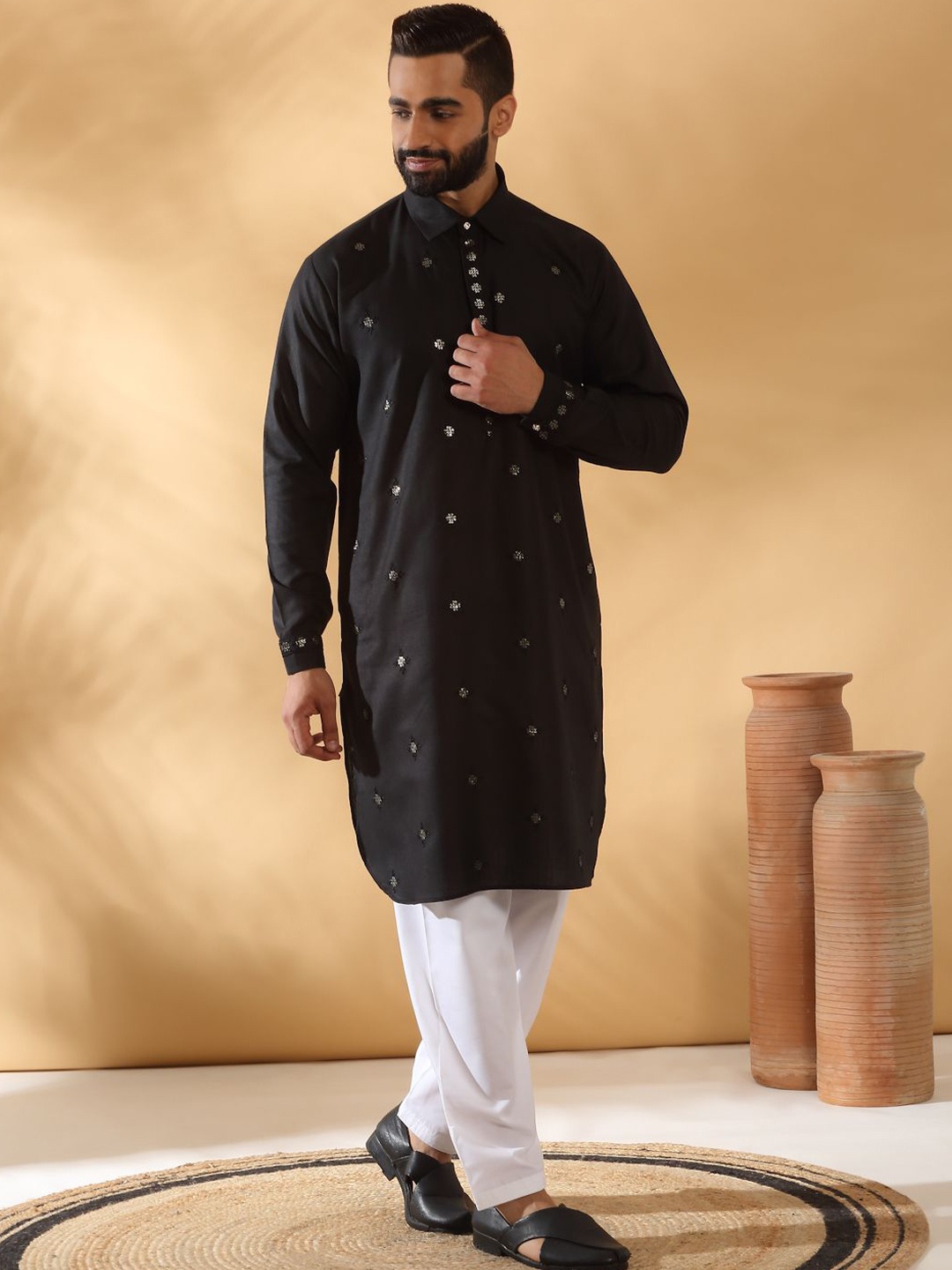 

KRAFT INDIA LUXE Men Ethnic Motifs Embroidered Regular Sequinned Kurta with Salwar, Black