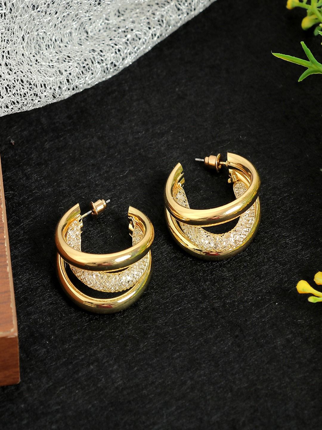 

DIVASTRI Contemporary Studs Earrings, Gold