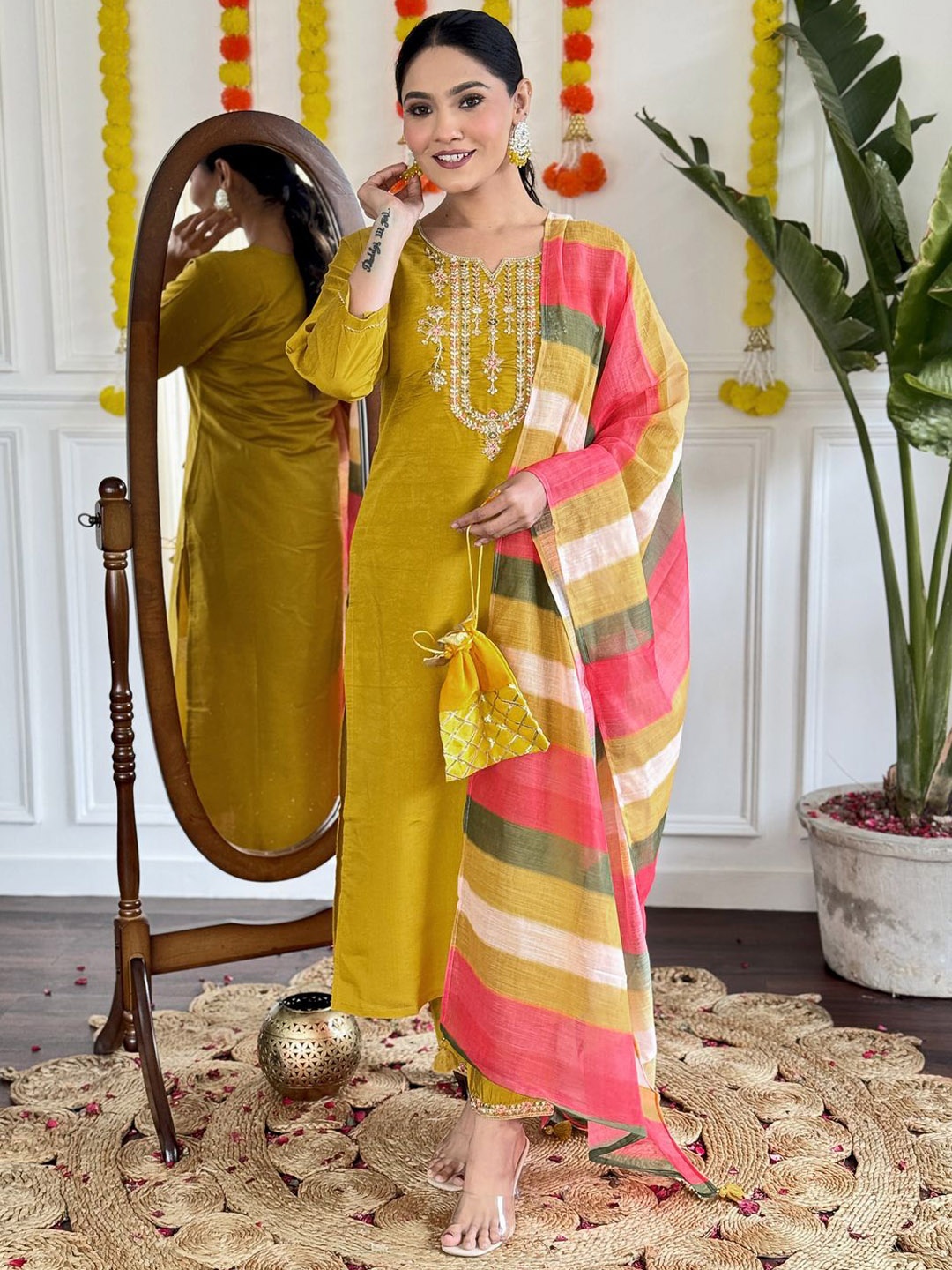 

REALLTREND Women Ethnic Motifs Yoke Design Regular Thread Work Kurta with Trousers & With Dupatta, Mustard
