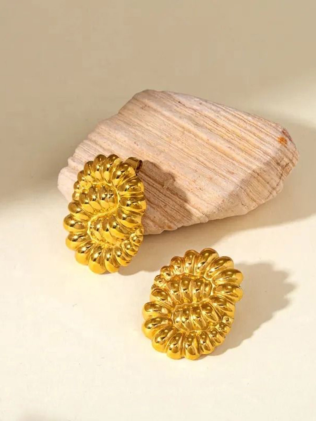 

DressBerry Oval Studs Earrings, Gold