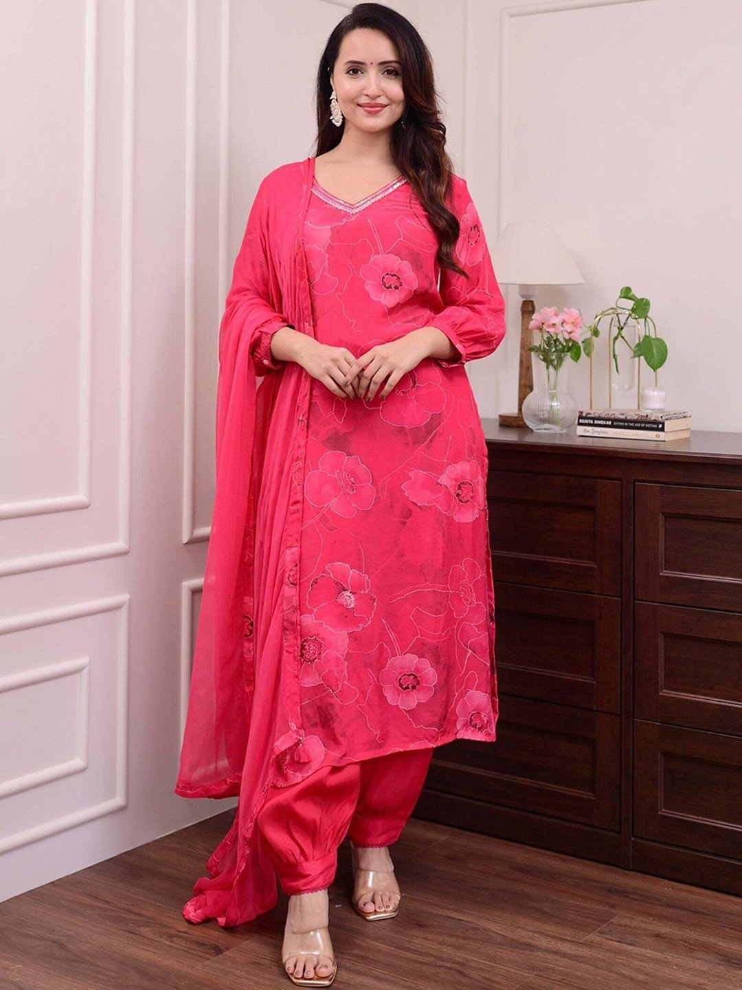 

BAESD Women Floral Printed Regular Kurta with Patiala & With Dupatta, Pink