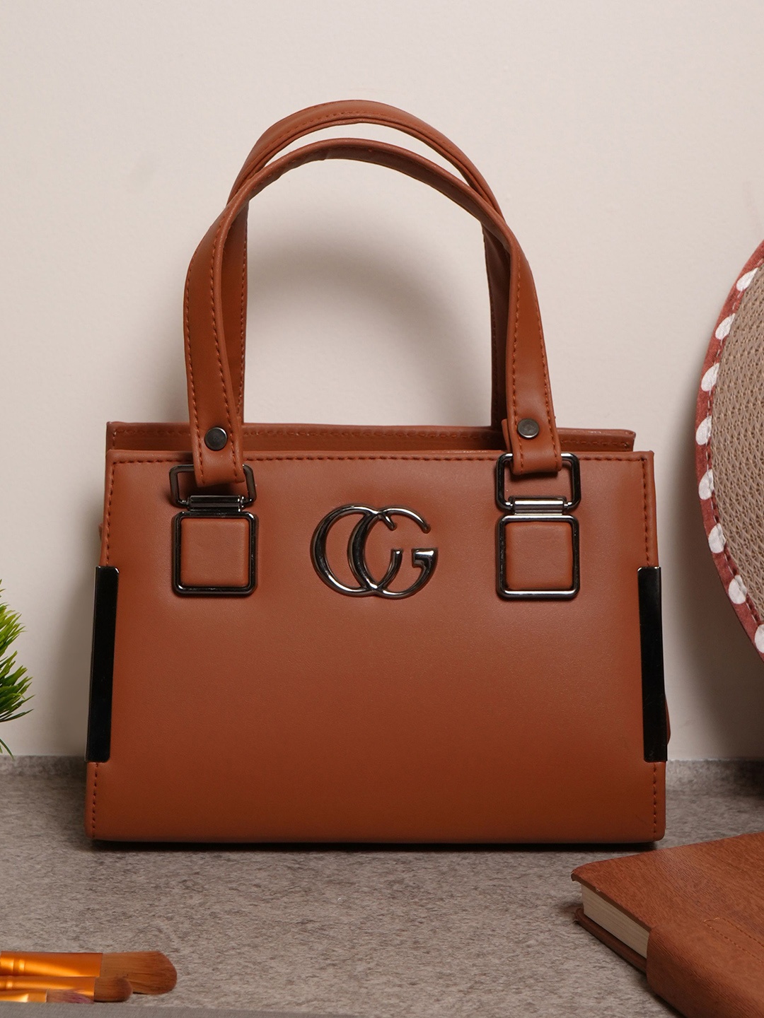 

ROSS BROWN Women Solid Structured Handheld Bag