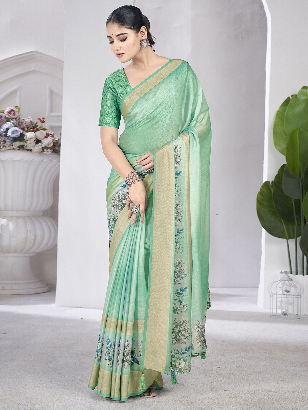 

Rekha Maniyar Floral Zari Pure Chiffon Saree, Sea green