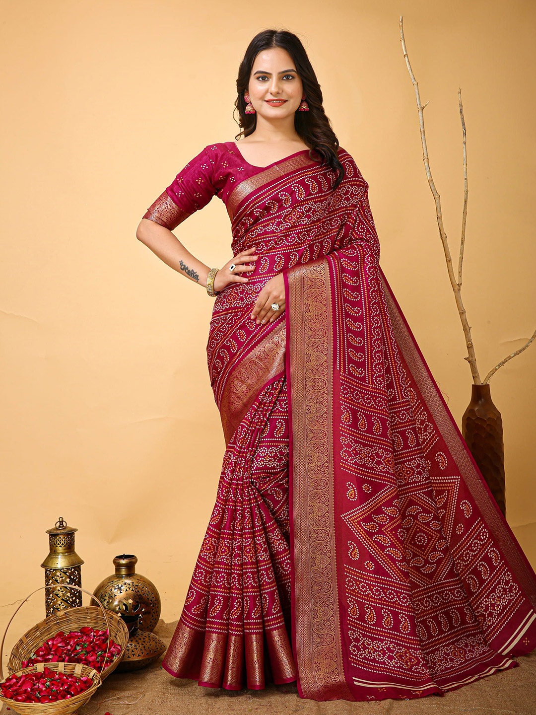 

Mitera Ethnic Motifs Zari Art Silk Banarasi Saree, Pink