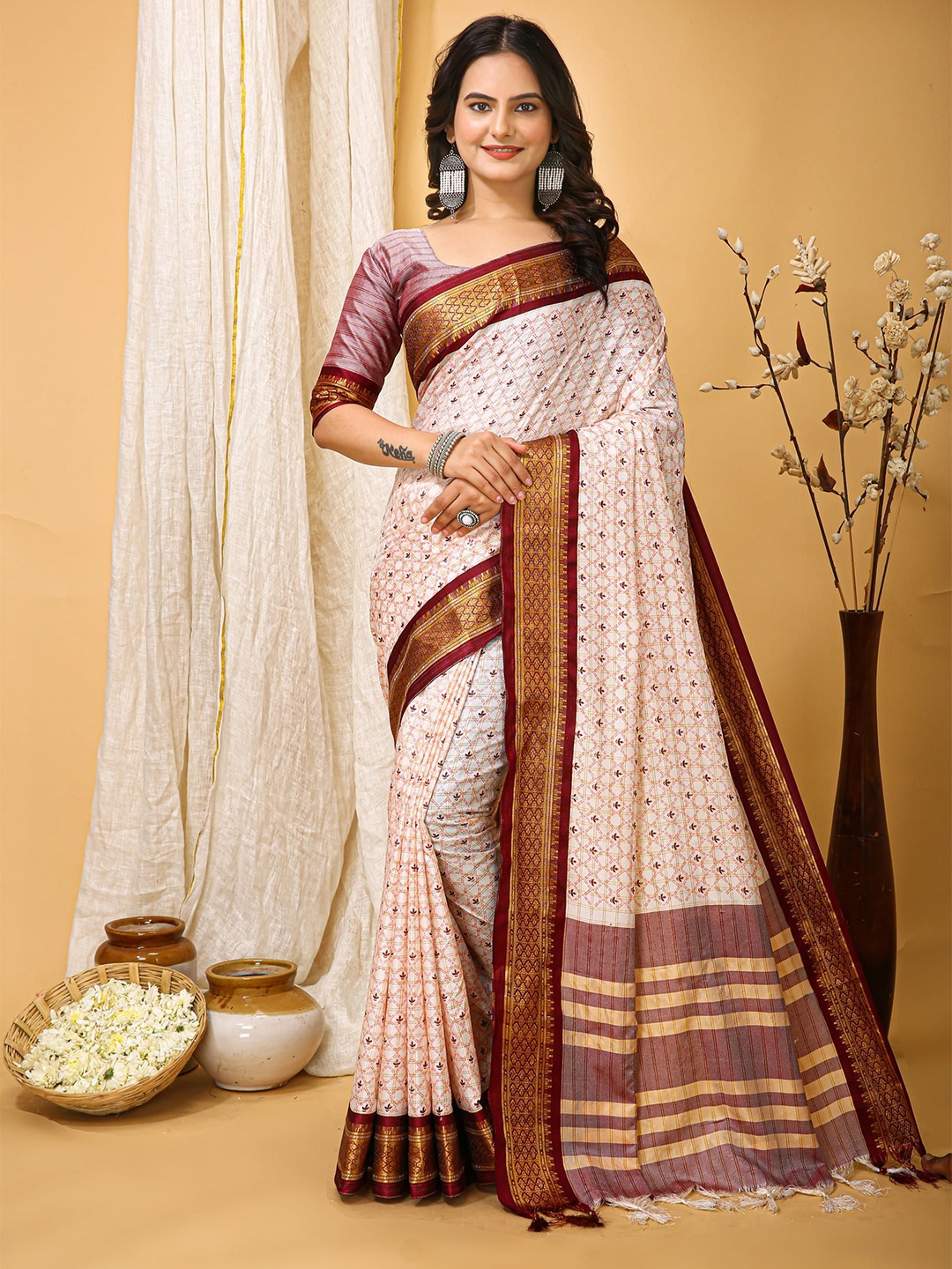 

Mitera Ethnic Motifs Zari Art Silk Banarasi Saree, Maroon