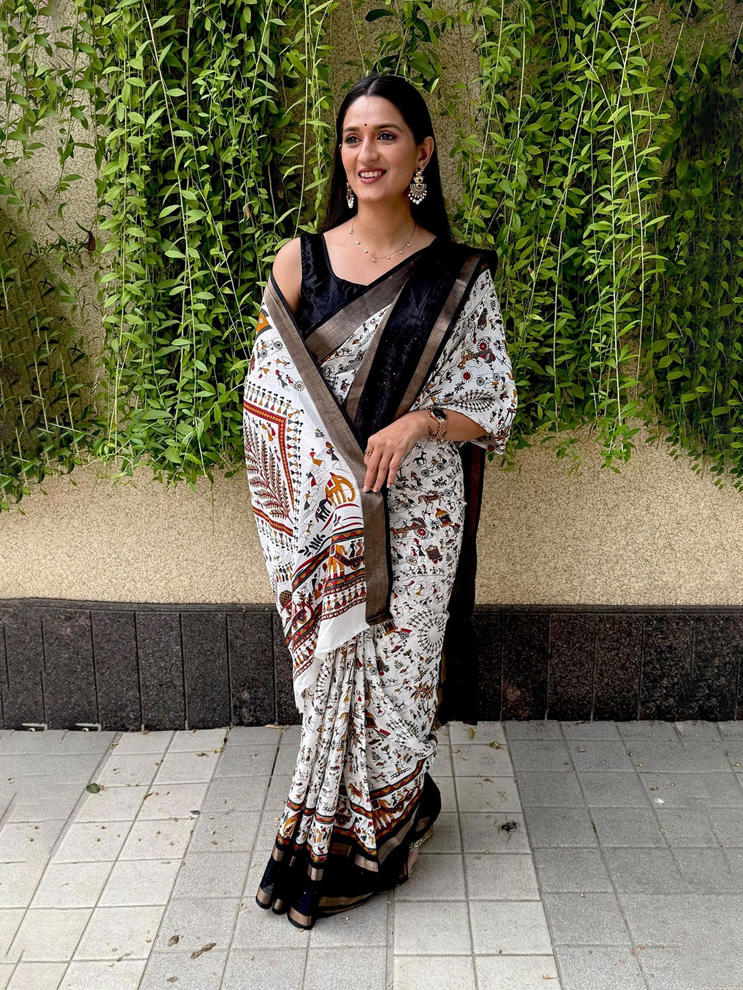 

Mitera Ethnic Motifs Zari Art Silk Banarasi Saree, White