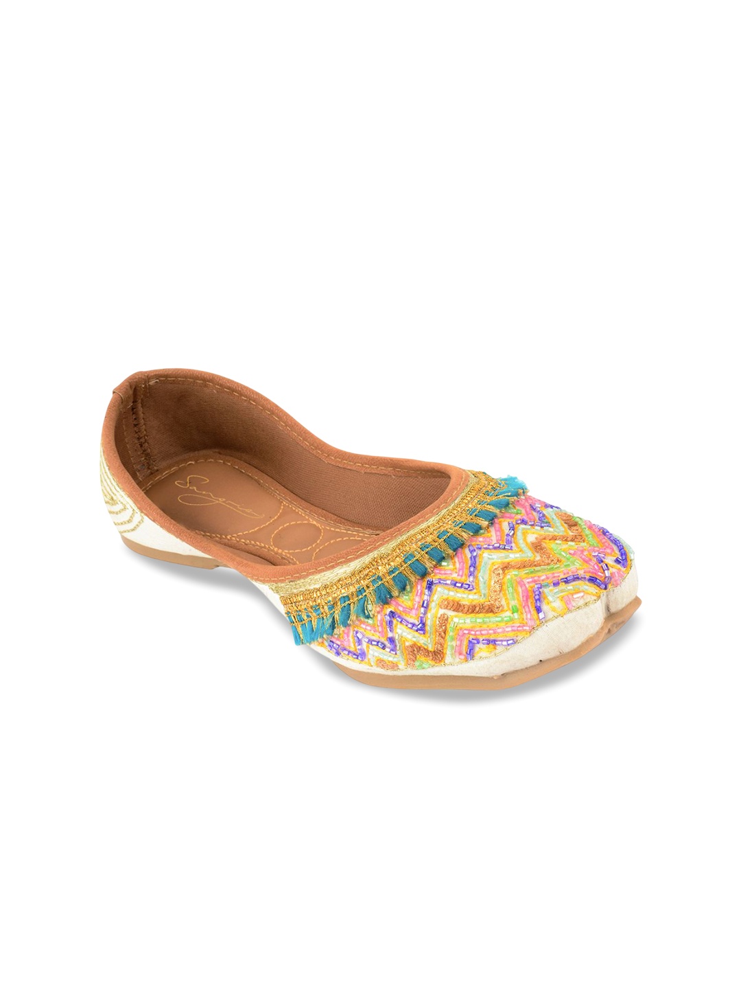 

Sangria Embellished Round Toe Majoris, White