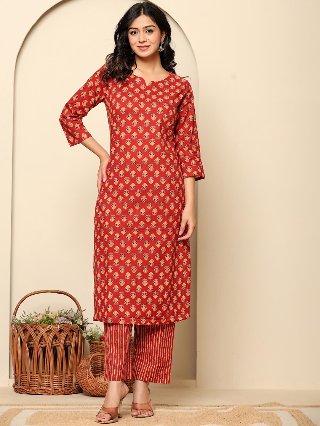 

Ragavi Women Floral Printed Regular Pure Cotton Kurta with Trousers, Red