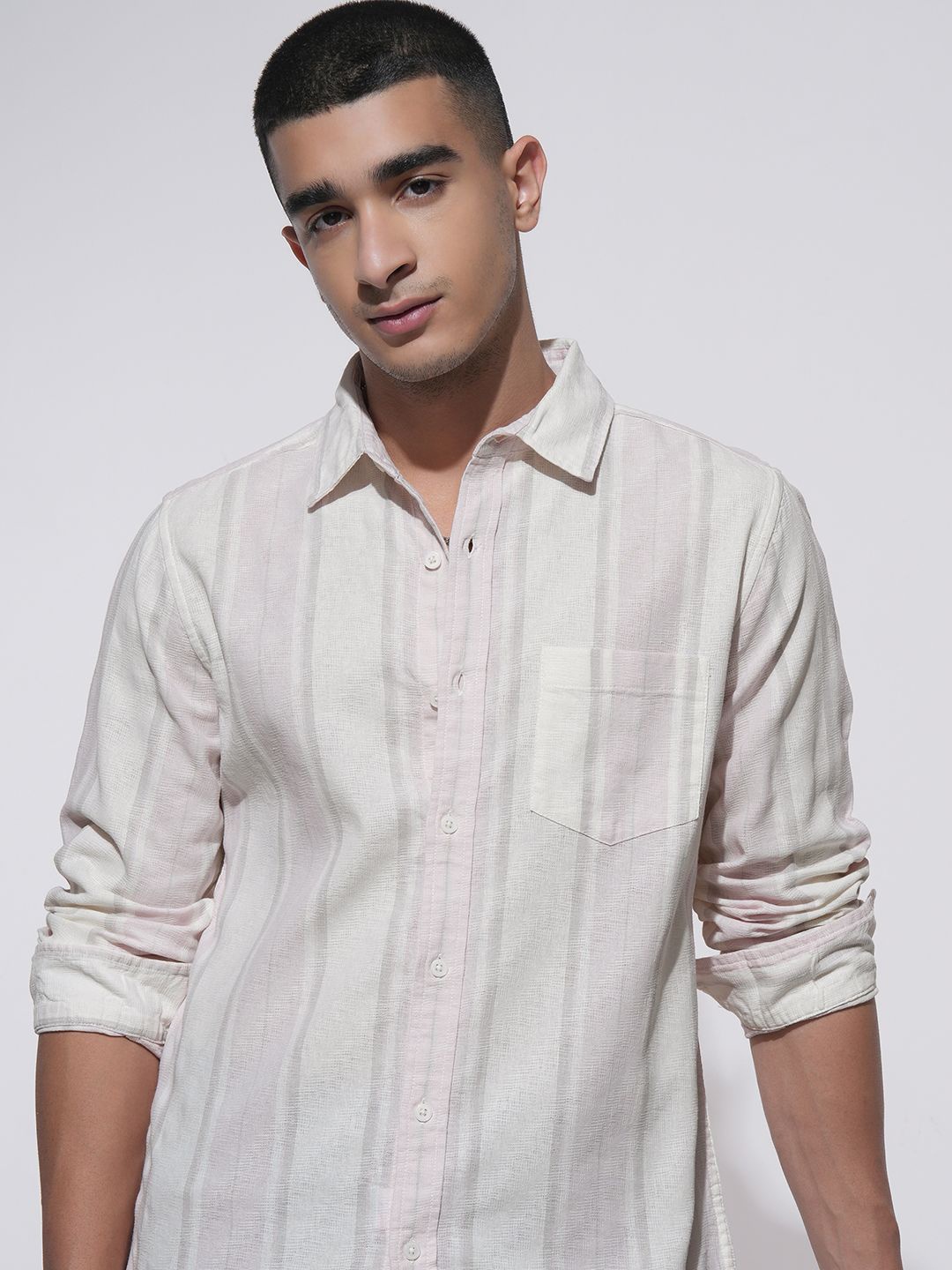 

HIGHLANDER Men Comfort Slim Fit Opaque Striped Casual Shirt, Cream