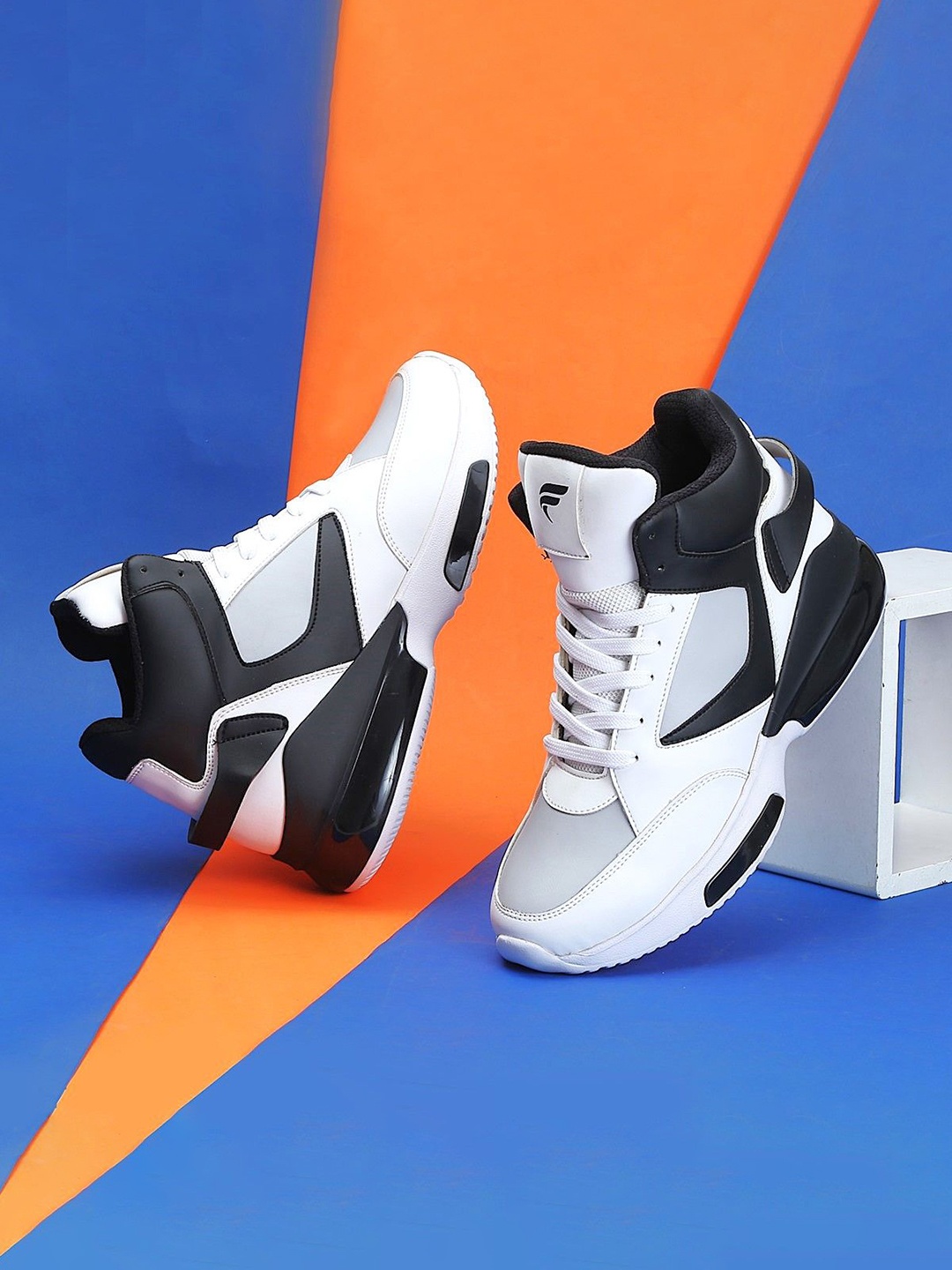 

Field Care Men Colourblocked PU Anti-Skid Gym Sneakers, White