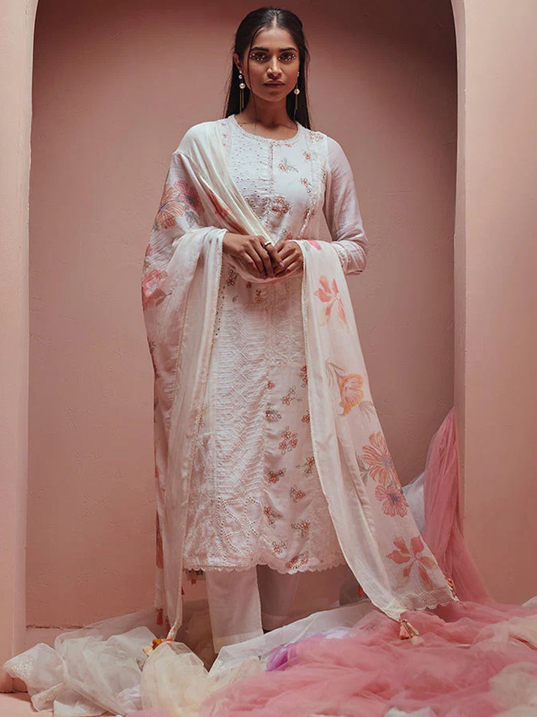 

SAUNDH Embroidered Round Neck Straight Kurta with Trousers & Dupatta, Off white