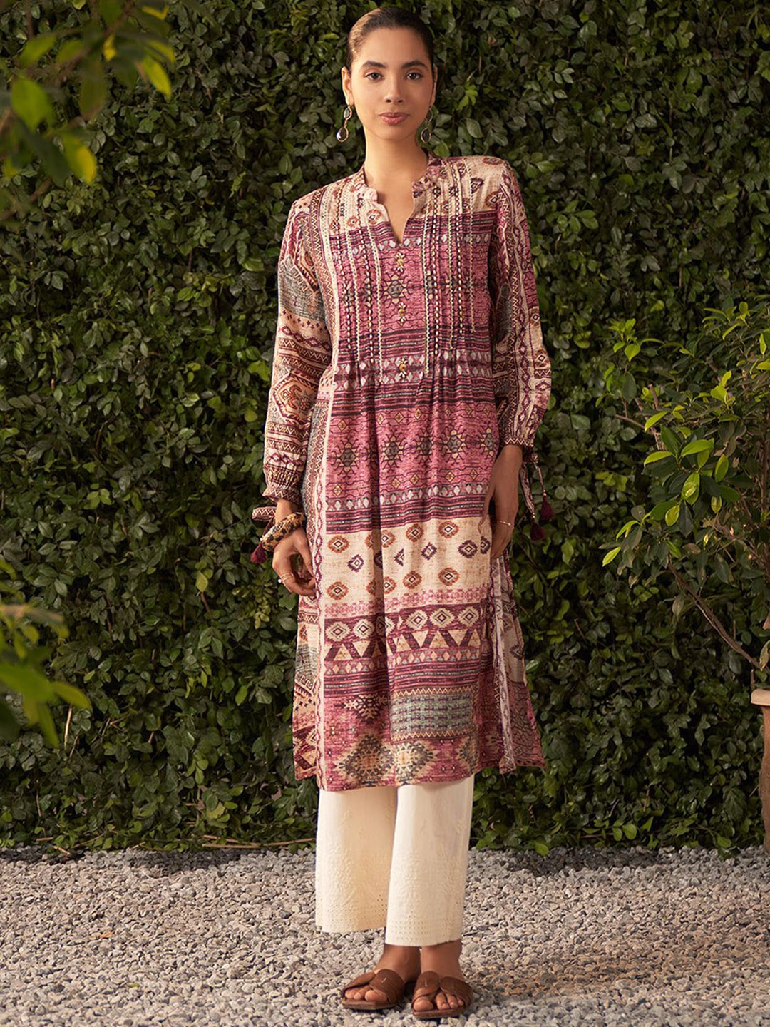 

Lakshita Women Printed Kurta, Burgundy