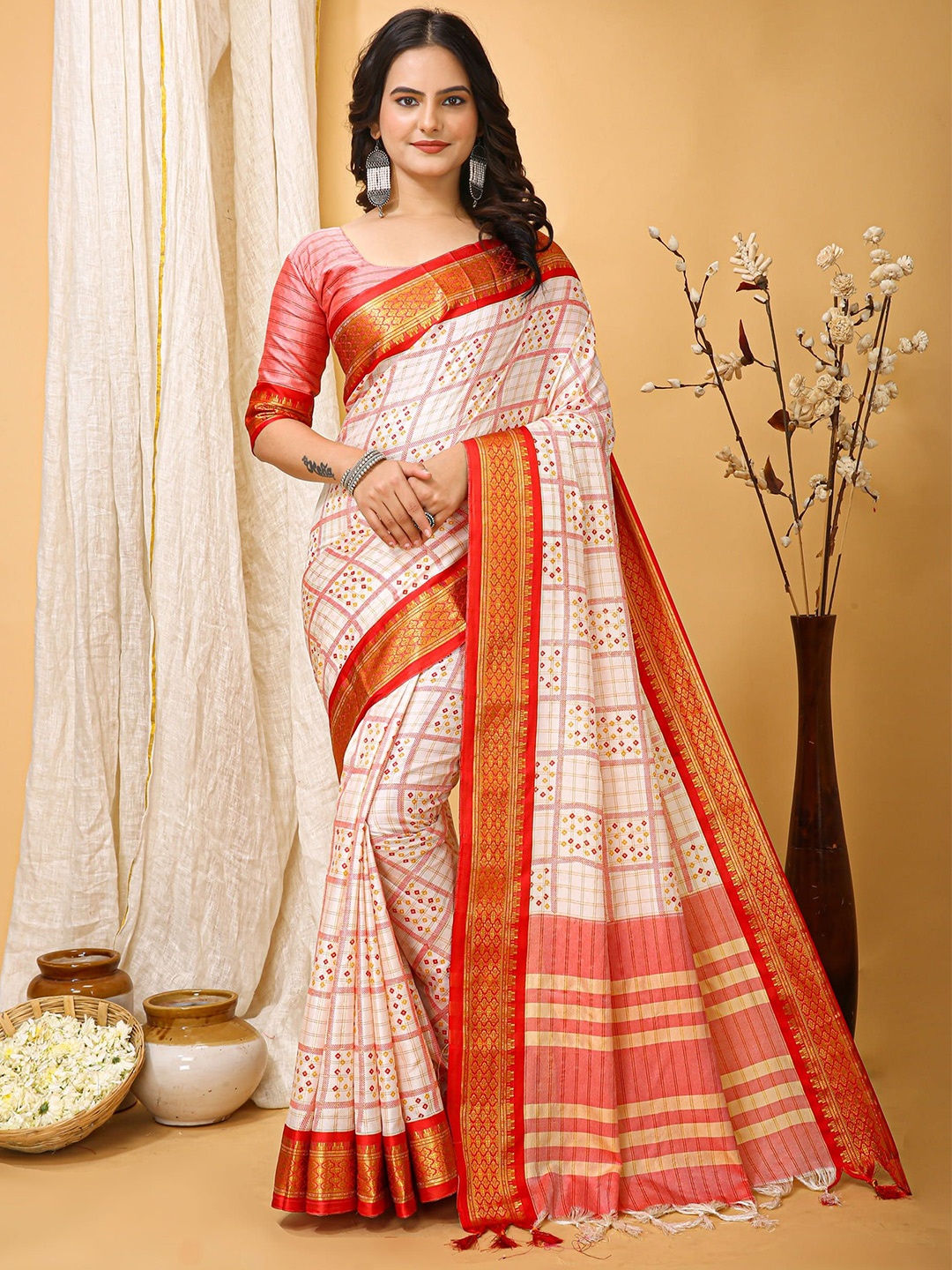 

Mitera Ethnic Motifs Zari Art Silk Banarasi Saree, Red
